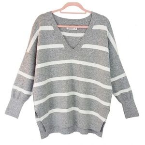 Abercrombie & Fitch Gray and White V-Neck Sweater